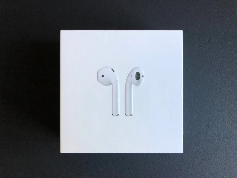 Apple AirPodsの商品パッケージ