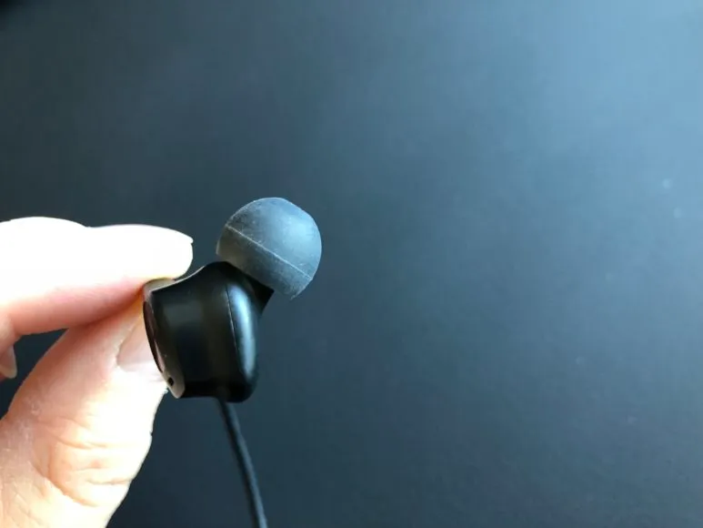 JPRiDE「model 708」のハウジングからイヤーピースにかけての角度