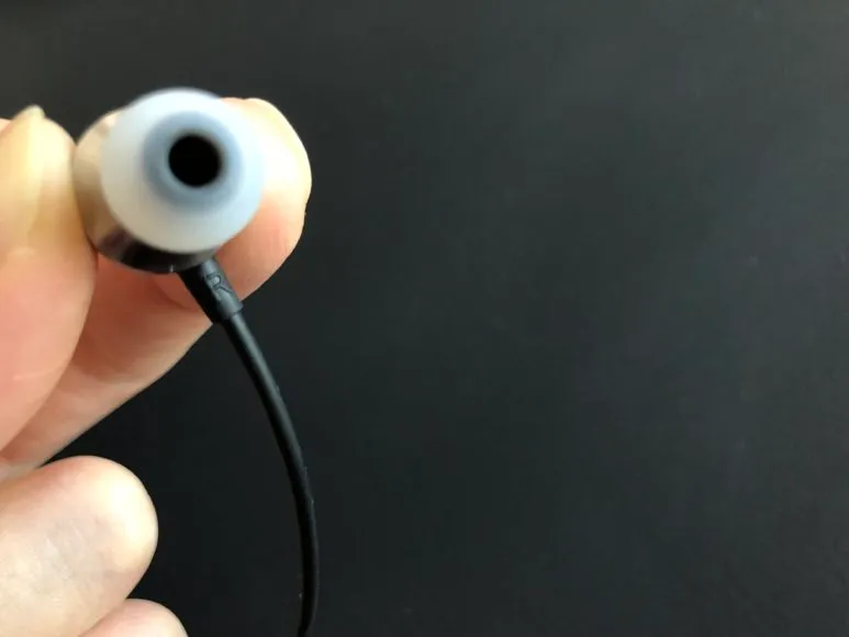 RHA MA650のイヤホンは左右対称が見づらい