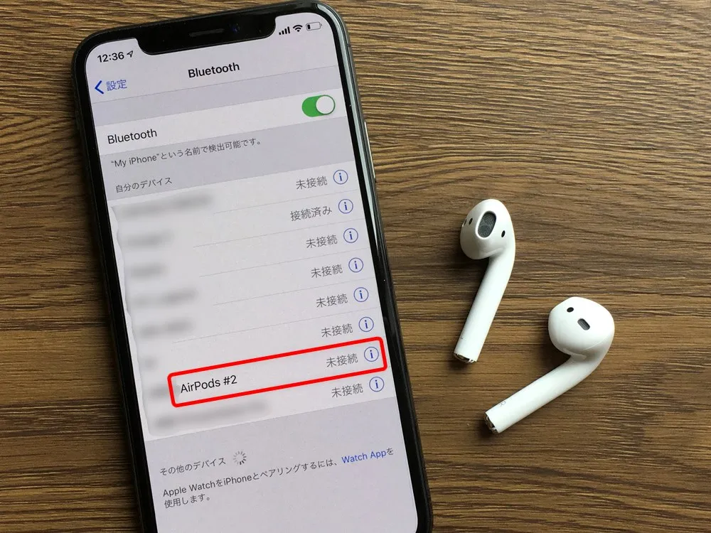 おすすめ完全ワイヤレスイヤホンApple「AirPods」レビュー|たまにスマホ側が反応しないことがあるので、その際はAirPods本体をケースから取り出してスマホに登録しているBluetoothデバイス一覧にある「AirPods」をタップすればOKですよ。