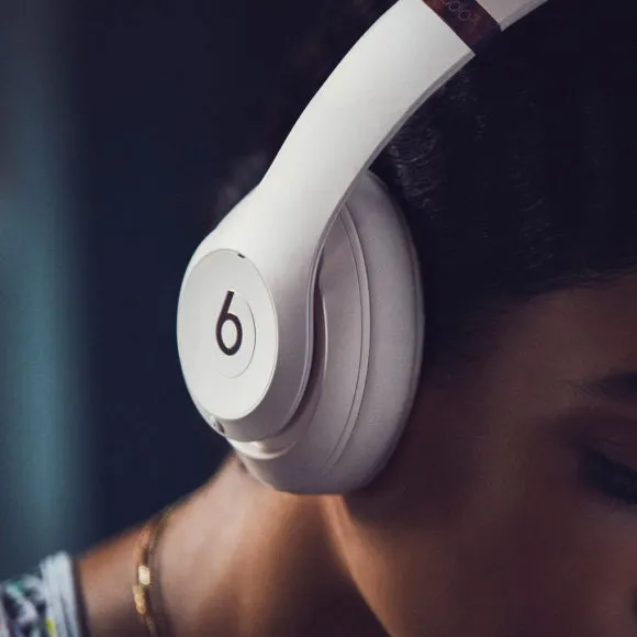 Beats「Studio3 Wireless」のノイズキャンセル機能は最高のリスニング環境を提供してくれます。
