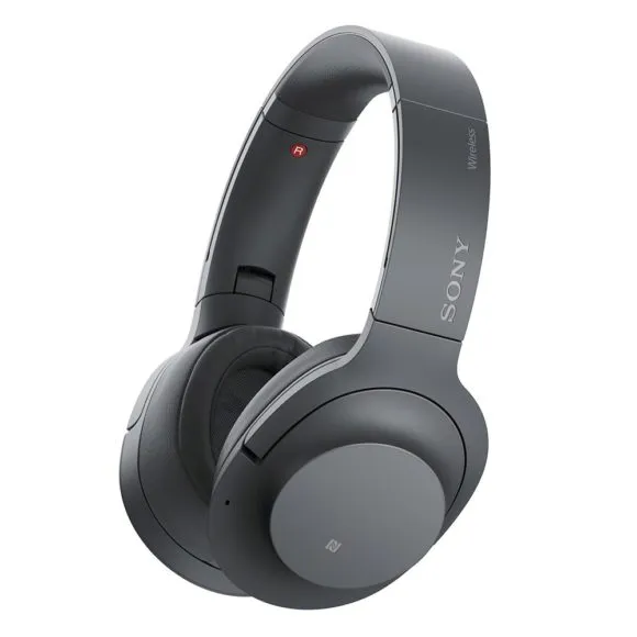 SONY「h.ear on 2 Wireless NC WH-H900N」はSONYのラインナップで上位機種に位置付けられるハイスペックなノイキャン対応ヘッドホンです。