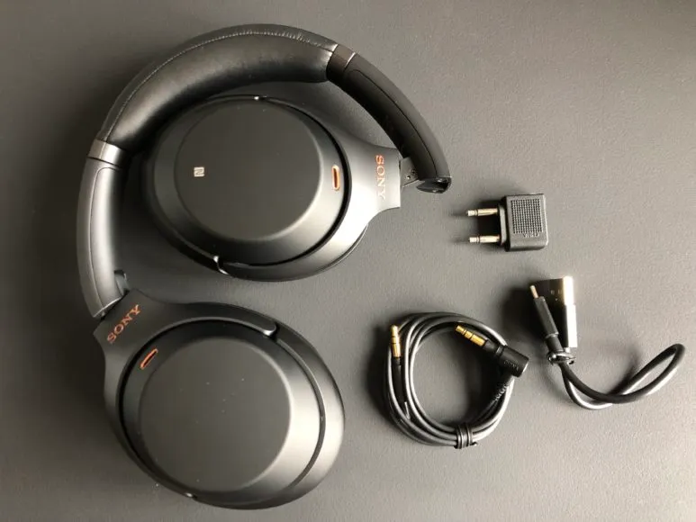 SONY「WH-1000XM3」の付属品一覧。