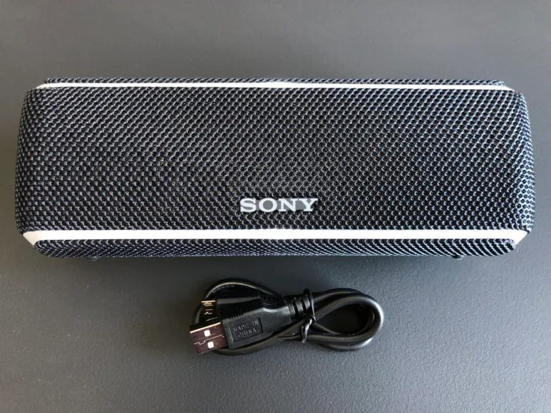 SONY SRS-XB21の付属品はマイクロUSBケーブルのみです。
