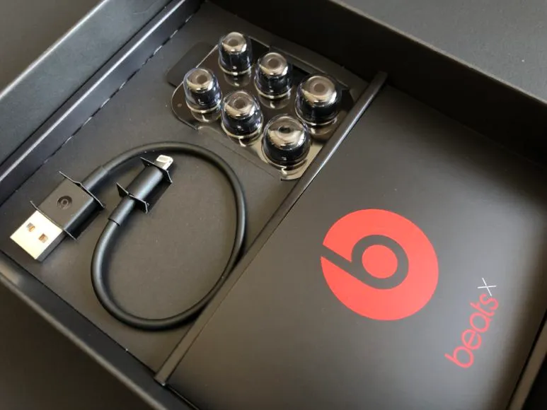 Beats by Dr.Dre「BeatsX」の付属品一覧。