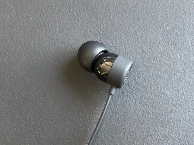 Beats by Dr.Dre「BeatsX」のノズル部分がちょっと斜めを向いているのがフィット感の秘密!?