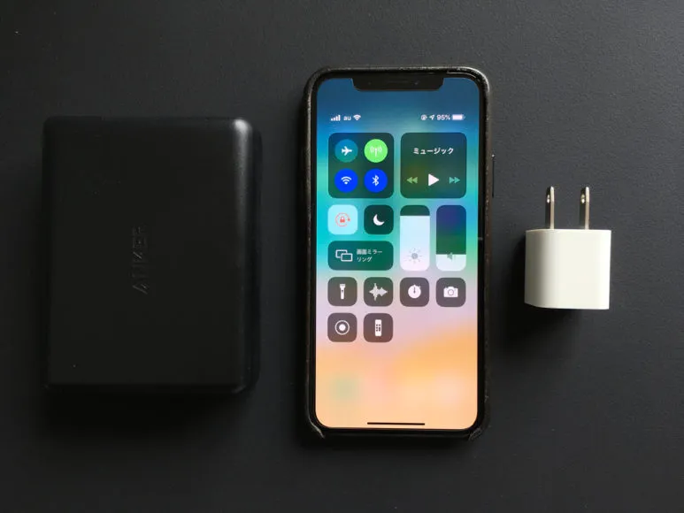 アップルの推奨に則って、30W充電器と5W充電器の充電速度の違いを検証してみましょう。