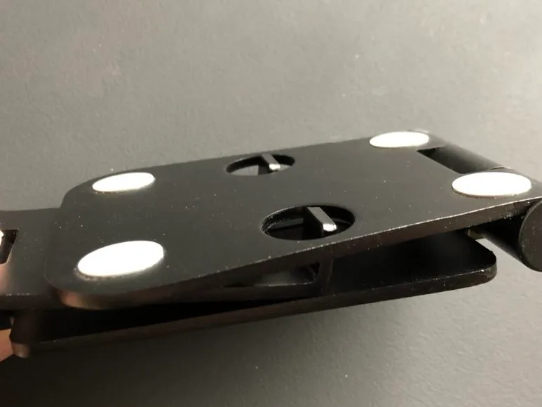 おすすめの卓上型スマホスタンド|Lomicall「折り畳み式スタンド」は折り畳み時に出っ張る部分がシリコン部分だけなので優しいです。