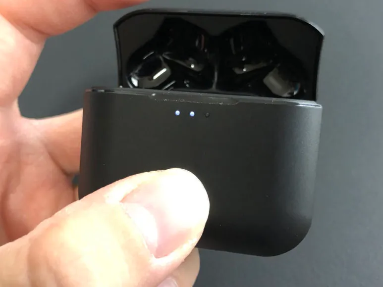 おすすめ完全ワイヤレスBluetoothイヤホン JPRiDE「TWS-520」|充電ケースのLEDインジケーターは充電ケースのバッテリー残量やイヤホンの充電状況などが視認できる優れもの。