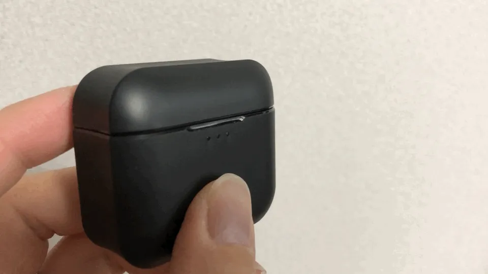 おすすめ完全ワイヤレスBluetoothイヤホン JPRiDE「TWS-520」|充電ケースのフタは2段階開閉式でイヤホン本体の落下を防いでくれます。