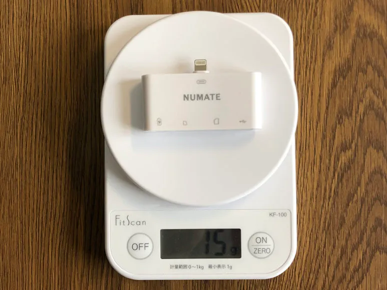 iPhone用おすすめSDカードリーダー&使い方まとめ|本体重量はわずか15gと軽量。