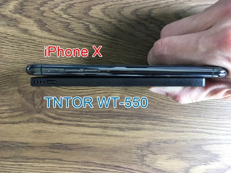 超薄型6mmモバイルバッテリーTNTOR WT-550レビュー|厚さをiPhone Xと比較してみました。
