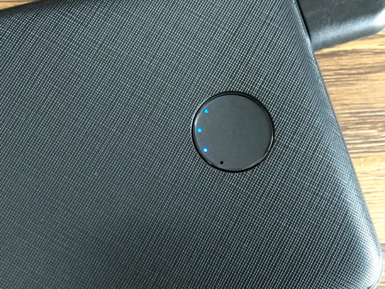おすすめのモバイルバッテリーAnker「PowerCore Slim 10000 PD」レビュー|現在のバッテリー残量が一目で分かるLEDインジケーター