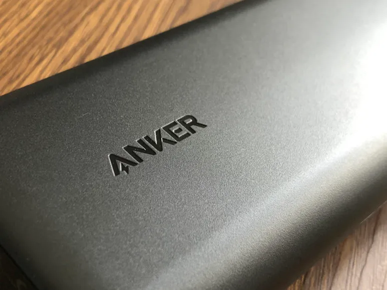 おすすめのモバイルバッテリーAnker「PowerCore Speed 20000 PD」レビュー|Ankerお馴染みのマットブラックな外装。