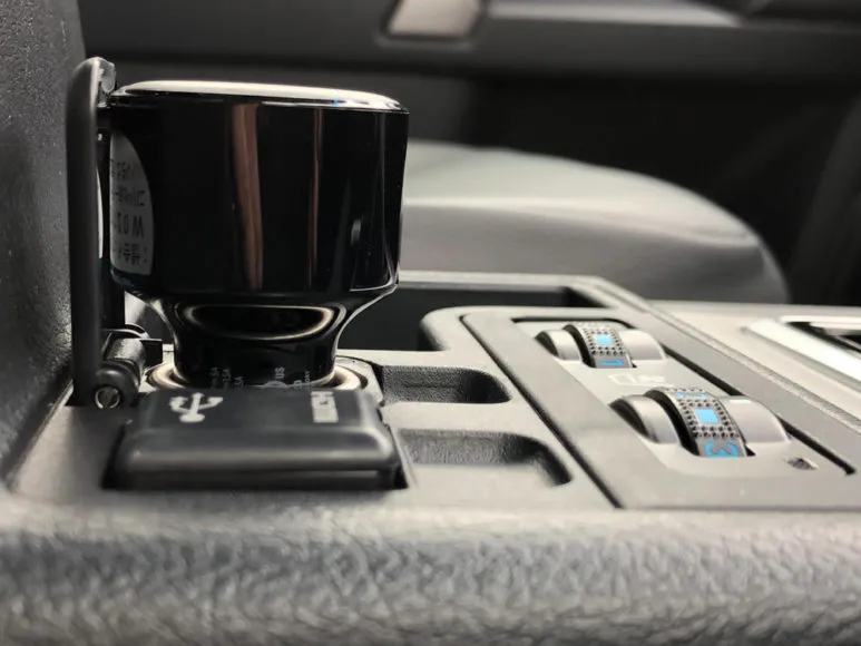 Anker「PowerDrive Speed+2-1 PD & 1 PowerIQ 2.0」レビュー|シガーソケットに差し込んだときは3cmほど出っ張る感じです。