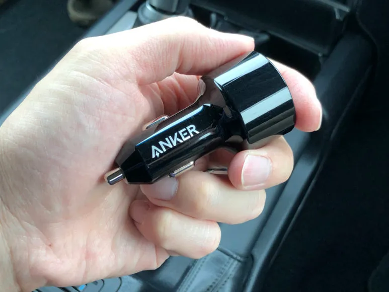 Anker「PowerDrive Speed+2-1 PD & 1 PowerIQ 2.0」レビュー|手に取ってみると分かりますが、コンパクト。