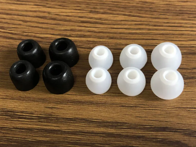 おすすめ完全ワイヤレスイヤホンAVIOT「TE-D01g」レビュー|付属のイヤーピースにシリコン製・ウレタン製が付いているのは太っ腹ですね。