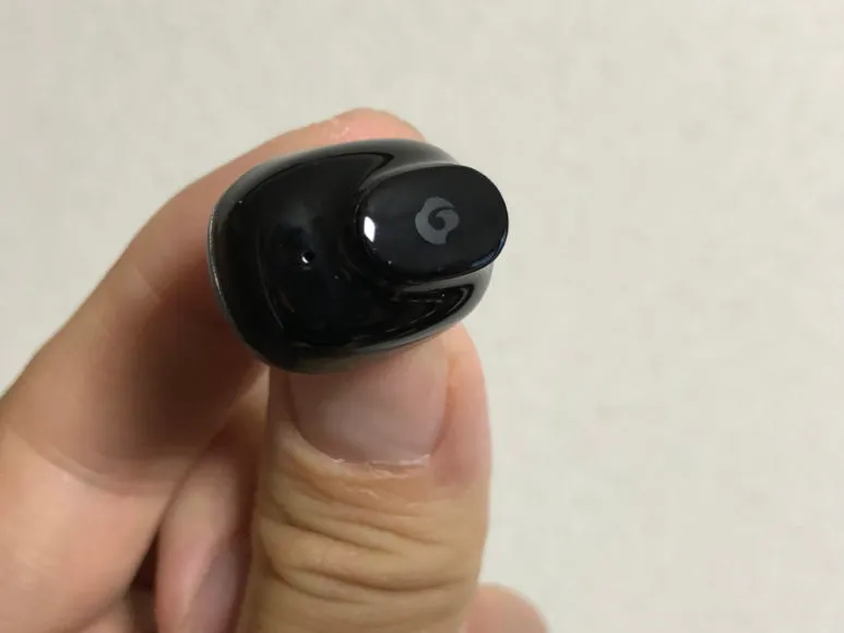 おすすめ完全ワイヤレスイヤホンGLIDiC「Sound Air TW-5000s」レビュー|ハウジングにはGLIDiCのロゴが刻印されています。