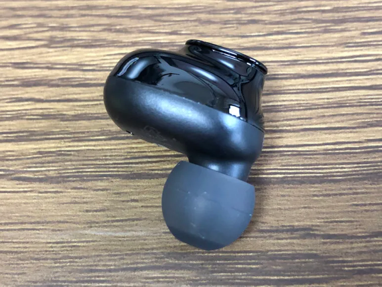 おすすめ完全ワイヤレスイヤホンGLIDiC「Sound Air TW-5000s」レビュー|本体の材質はマット&グロスの2種類を使用。