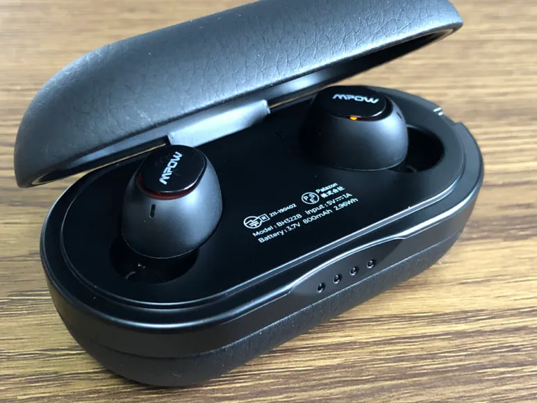 おすすめのBluetoothイヤホンMpow「T5」レビュー|電源ONはイヤホンを充電ケースから取り出すだけ、電源OFFは充電ケースに仕舞ってフタを閉じるだけでOK。