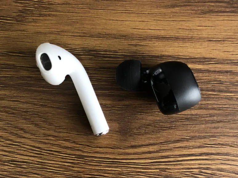 おすすめのBluetoothイヤホンMpow「T5」レビュー|AirPodsと比べてみるとゴロッとまるで米俵みたいですが笑、実際に手に取ってみるとそんなこともないんです。