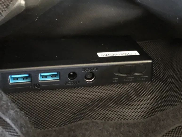 ソーラー充電器suaoki・Anker 60W比較レビュー|Anker「PowerPort Solar 60」の端子格納部分は見やすい構造になっていて使いやすいです。