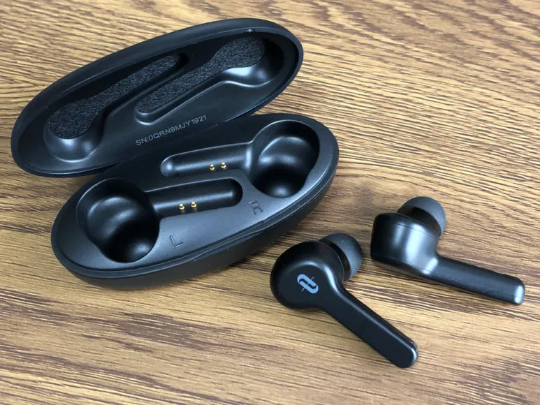 おすすめ完全ワイヤレスイヤホンTaoTronics「SoundLiberty 53(TT-BH053)」レビュー|ペアリング方法:まずはイヤホン本体を充電ケースから取り出しましょう。