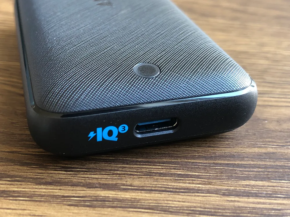 おすすめ急速充電器Anker「PowerPort Atom III Slim」レビュー|非常に薄型でコンパクト、モバイル性に優れている一方で、ポート数はUSB-Cが一つに留まることをどう考えるかがネックになると思います。