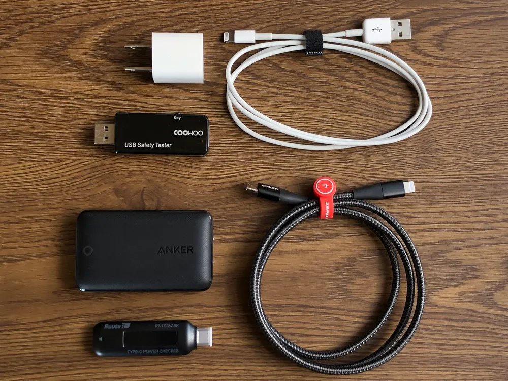 おすすめ急速充電器Anker「PowerPort Atom III Slim」レビュー|iPhone Xをバッテリー残量20%まで低下させた状態で30分間に渡って充電を行った結果を、iPhone付属の5WUSB電源アダプタの結果と比較してみました。