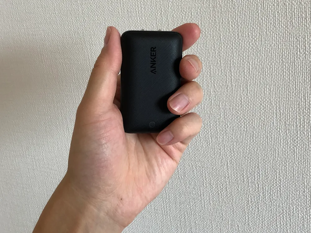 おすすめ急速充電器Anker「PowerPort Atom III Slim」レビュー|僕的には薄さ、小ささ、重量感、プラグが収納型など総合的に見て、この「PowerPort Atom III Slim」が一番持ち運びやすいと感じています。