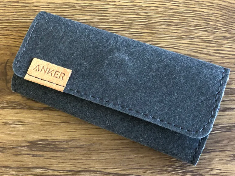 Anker PowerPort Atom PD1レビュー|Anker「PowerLine+ USB-C & USB-C 2.0 ケーブル」付属のケーブル専用ポーチが収納に便利で持ち運びに重宝します。