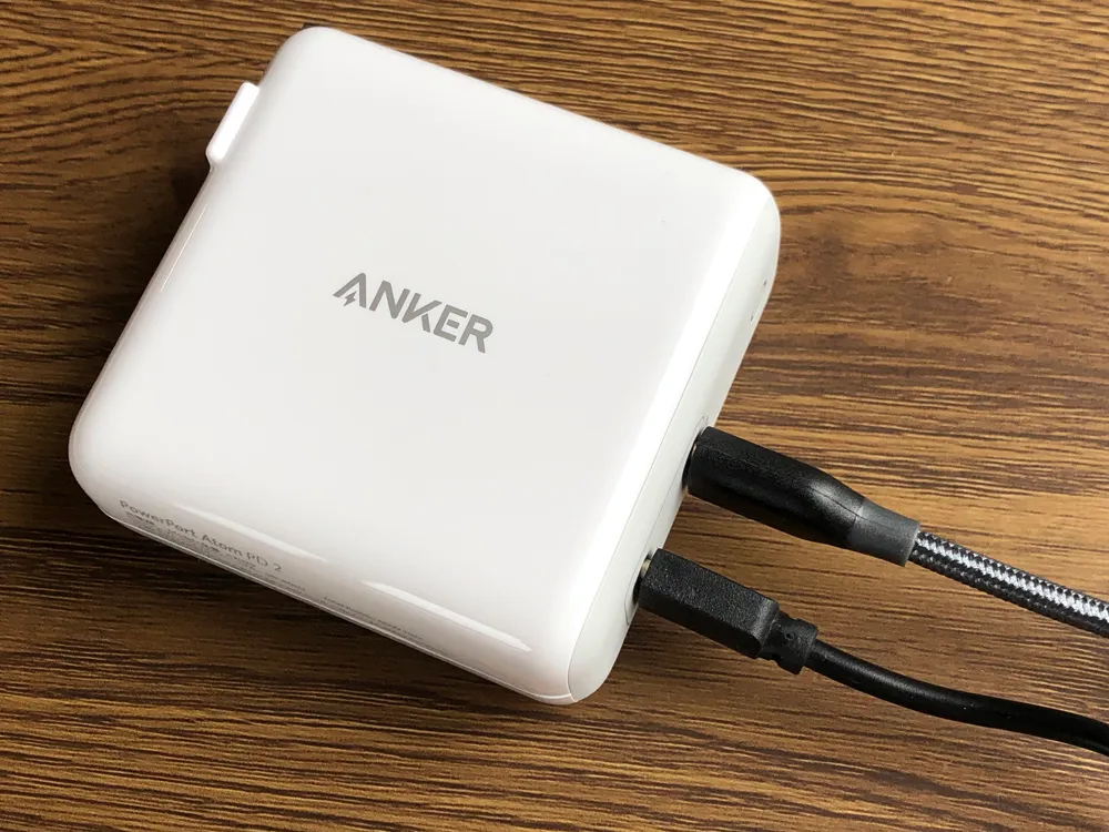 USB PD対応おすすめ小型急速充電器Anker「PowerPort Atom PD2」レビュー|USB-Cポートが最近急速にデバイスに搭載され始めるようになって久しいですが、こういうコンパクト&パワフルな急速充電器が出てくるとUSB-Cの有難みや存在意義を実感しますね。