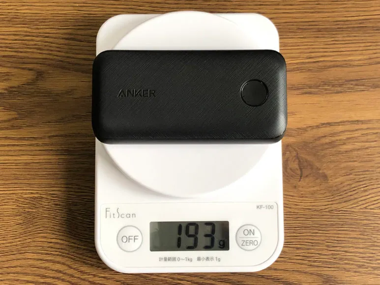 Anker PowerCore 10000 PD Reduxレビュー|約193gの本体重量は言うまでもなく軽いです。