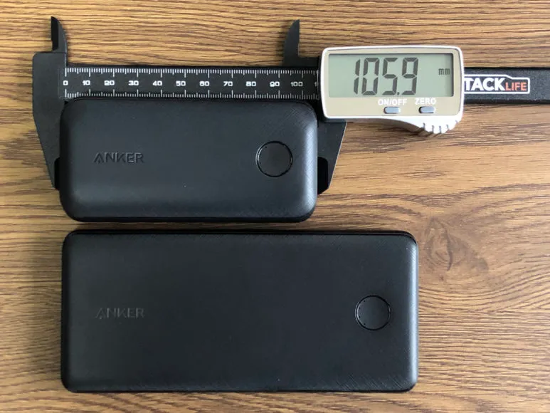 Anker PowerCore 10000 PD Reduxレビュー|縦横のサイズ感になると「PowerCore 10000 PD Redux」が圧倒的に優位です。 並べてみると全然大きさが違いますよね。