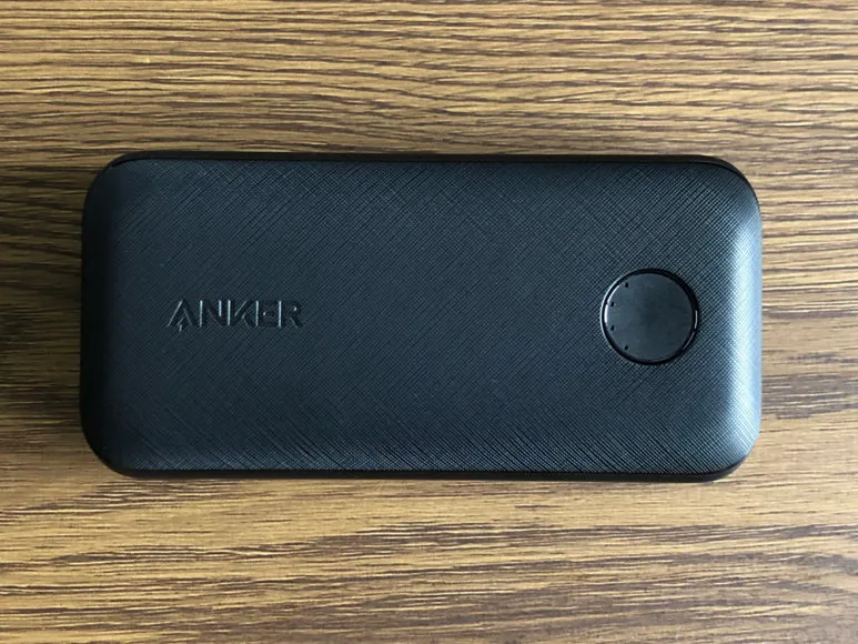 Anker PowerCore 10000 PD Reduxレビュー|Ankerといえばこの風貌ですね、上質な感じが目から伝わってきます。