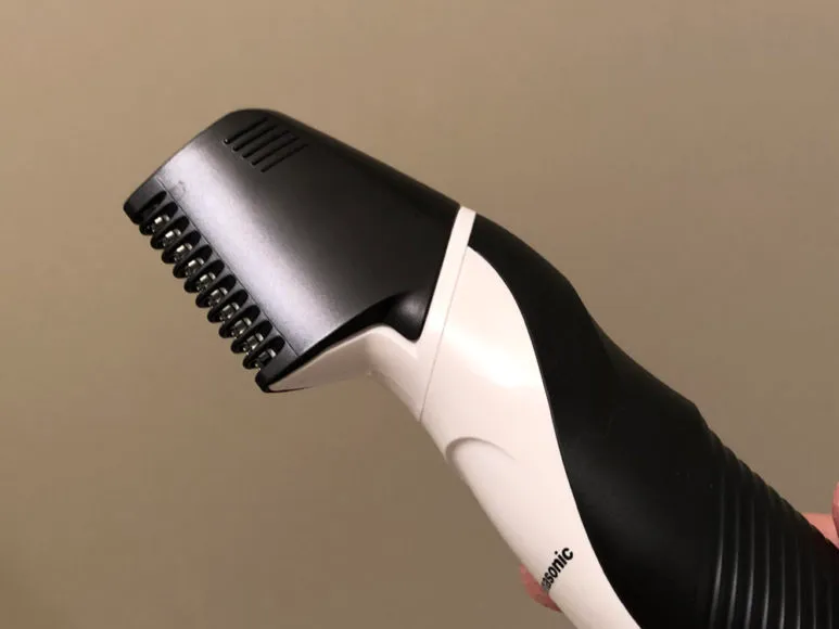 男のムダ毛処理におすすめのボディトリマーER-GK60レビュー|この肌ガードアタッチメントの滑らかさは、ちょっとクセになる気持ち良さ。