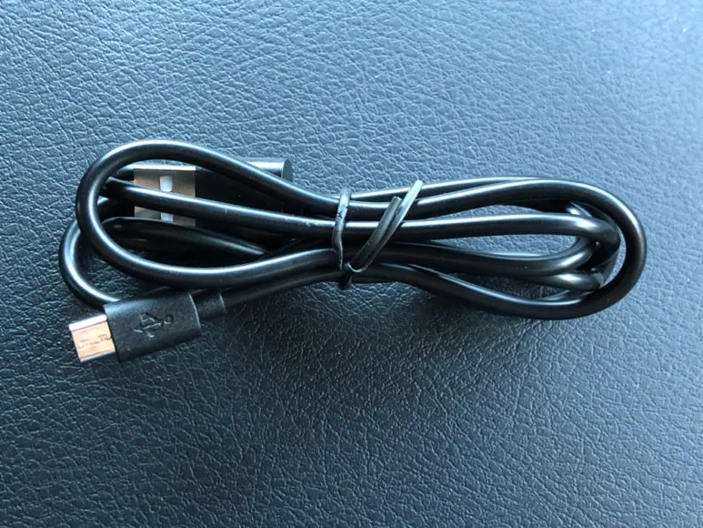 おすすめ車載スマホホルダー・スマートタップ「EasyOneTouch4 wireless」|付属のmicro USB充電ケーブル。