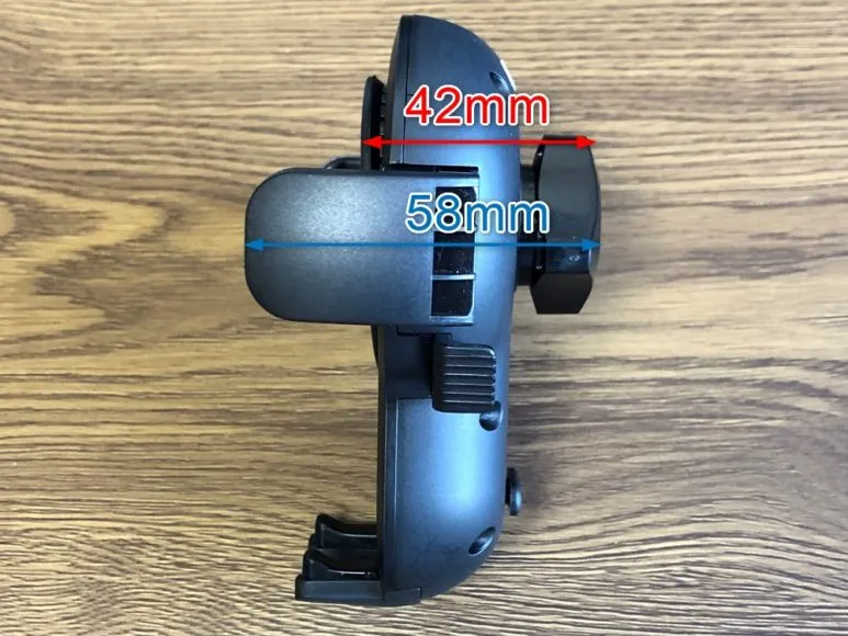 おすすめ車載スマホホルダー・スマートタップ「EasyOneTouch4 wireless」|ホルダー部分のサイズは幅105mm、高さ110mm。厚さは薄い部分で42mm、厚い部分で58mmです。