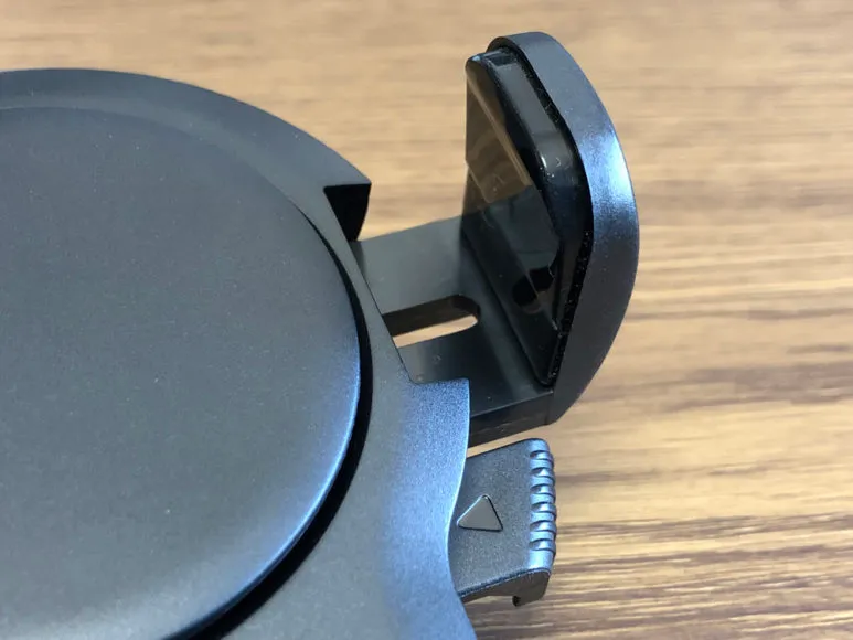 おすすめ車載スマホホルダー・スマートタップ「EasyOneTouch4 wireless」|サイドアーム・ボトムフットには肉厚なゴム製クッション素材が採用されています。