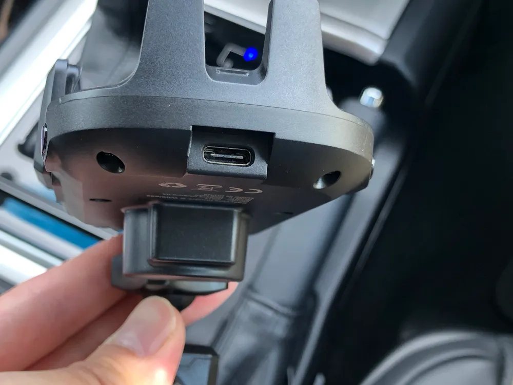 おすすめ車載スマホホルダー・スマートタップ「EasyOneTouch4 wireless」|給電ポートはType-Cに変更されています。