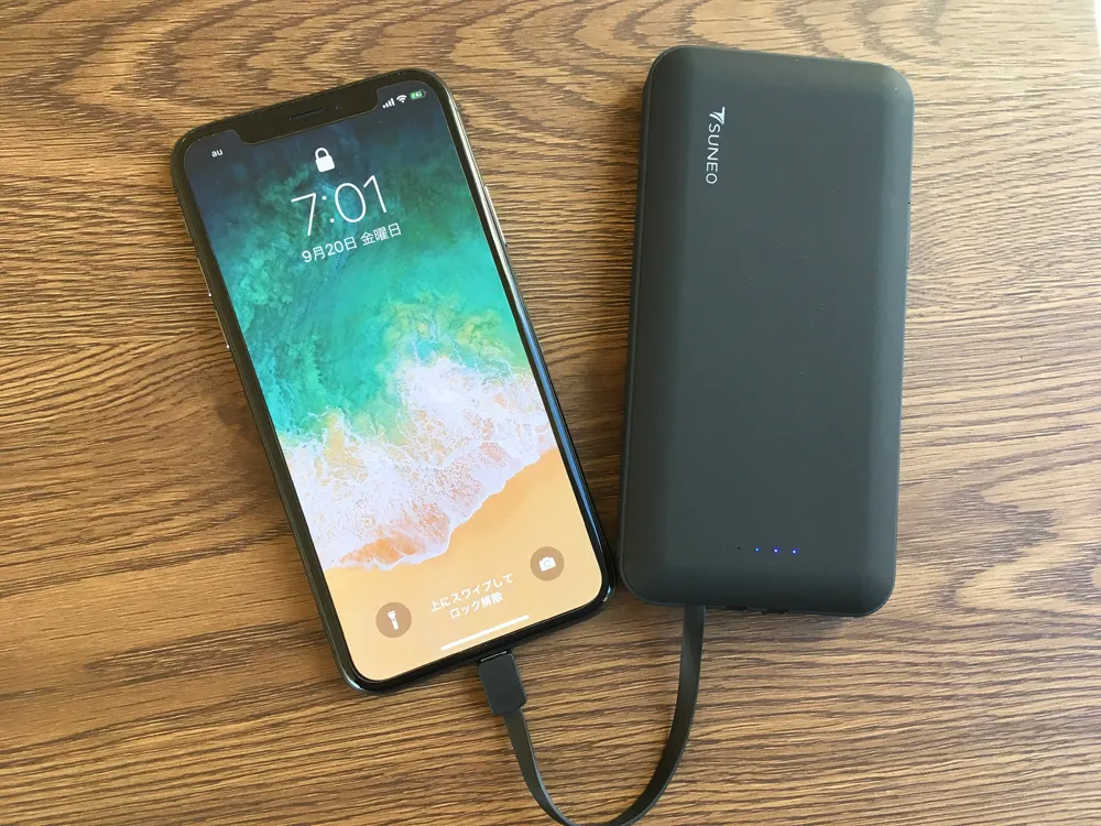 おすすめモバイルバッテリーTSUNEO「Power Bank 8K」レビュー|充電ケーブルを別途持参する必要がないって、出先とかだとメチャ楽です。