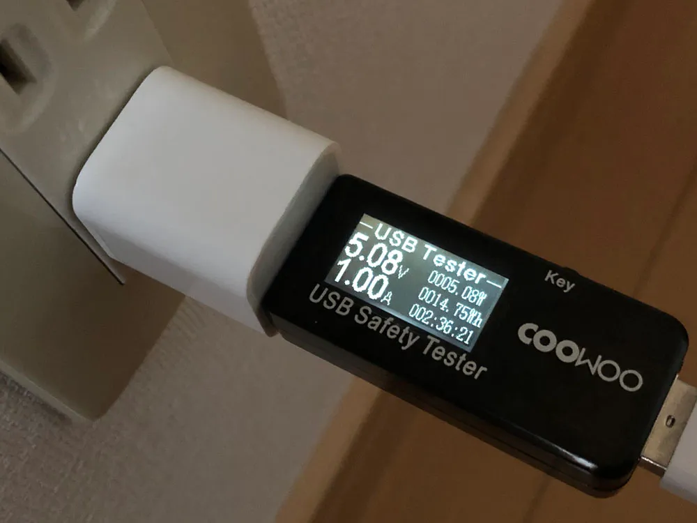 【Anker PowerCore Essential 20000 PDレビュー】USB Type-C搭載&大容量20000mAhはアンカー史上最軽量!PD急速充電にも対応したモバイルバッテリー|使ってみて感じたこと:Apple「5W USB電源アダプタ」の電流・電圧