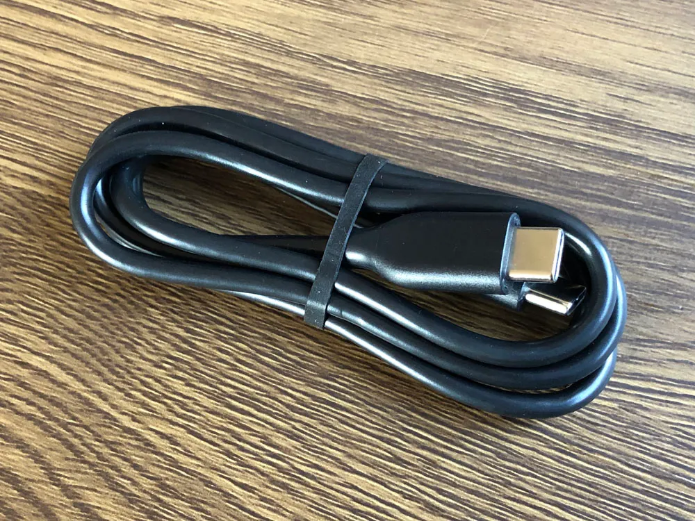 【Anker PowerCore+ 26800 PDレビュー】60W急速充電器+Type-C充電ケーブル+バッテリーで1万円!PD対応USB-C搭載おすすめ大容量モバイルバッテリー|付属品:USB-C & USB-C充電ケーブルも付属するので、ホント「PowerCore+ 26800 PD 45W」を買うだけで急速充電する環境が整っちゃうんですよね。