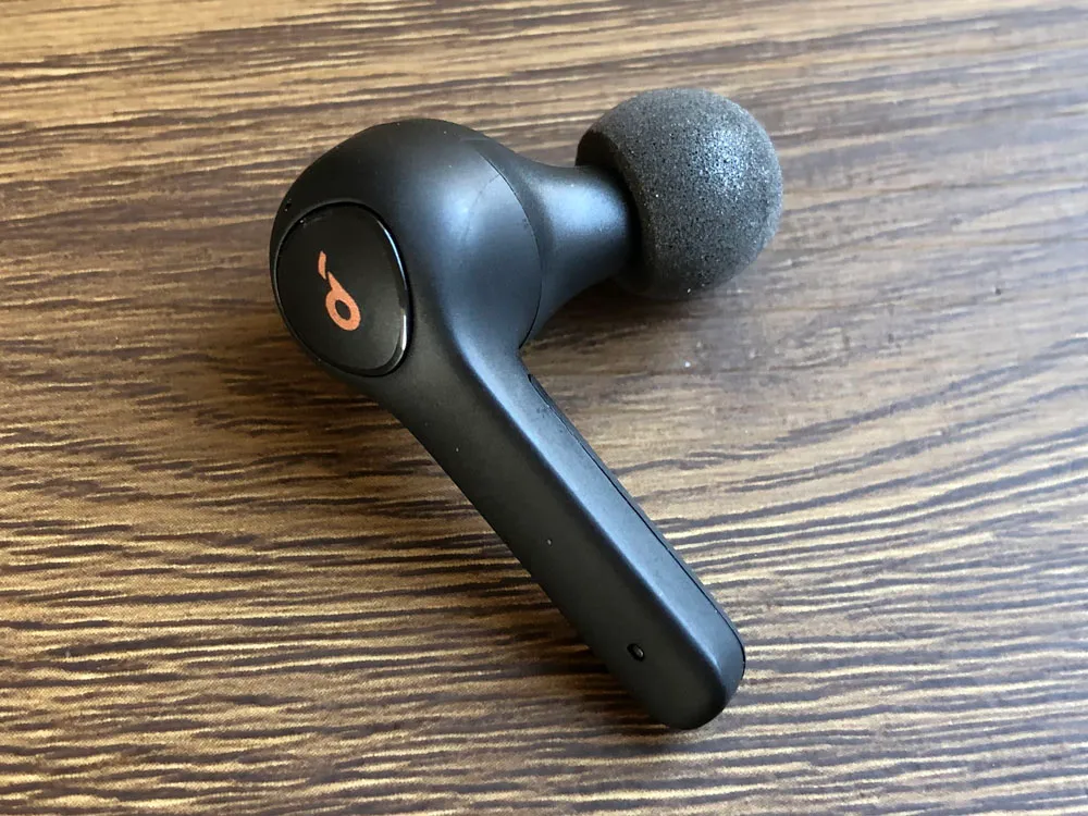 【Anker Soundcore Life P2レビュー】五千円で本体7時間再生・完全防水・AAC&APT-X・通話ノイキャン!!超高性能&高コスパBluetooth完全ワイヤレスイヤホン|好相性なイヤーピース:重低音をさらに強化するならコンプライ「Ts-200」がおすすめです。