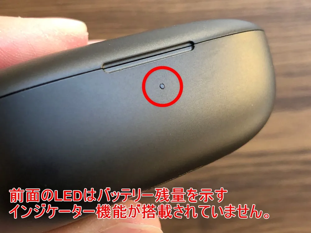 【Anker Soundcore Life P2レビュー】五千円で本体7時間再生・完全防水・AAC&APT-X・通話ノイキャン!!超高性能&高コスパBluetooth完全ワイヤレスイヤホン|使ってみて感じたこと:前面のLEDはバッテリー残量を示すインジケーター機能を搭載していません。