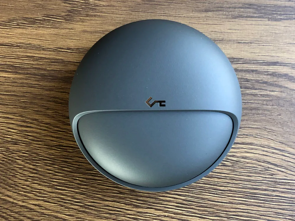 【Aukey BluetoothイヤホンEP-T10レビュー】2019年デザインアワード受賞!単独7時間再生&Qiワイヤレス充電対応のオーキー製完全ワイヤレスイヤホン|外観:イヤホン本体と同じシリコン?素材が使用されていて、しっとりと手に馴染みます。