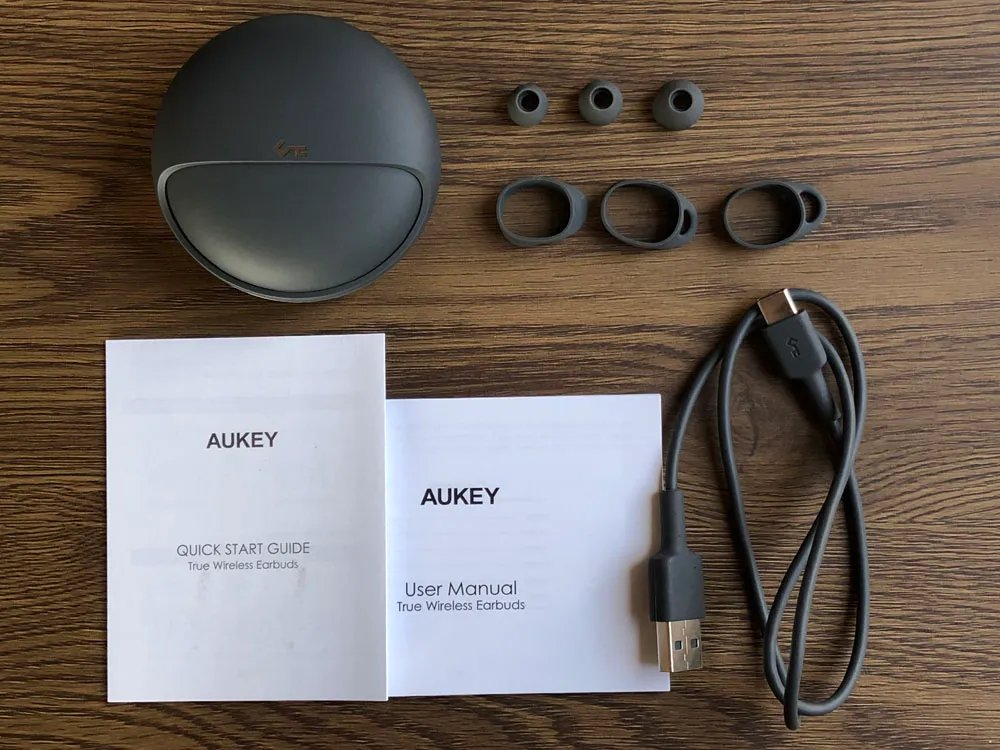 【Aukey BluetoothイヤホンEP-T10レビュー】2019年デザインアワード受賞!単独7時間再生&Qiワイヤレス充電対応のオーキー製完全ワイヤレスイヤホン|付属品