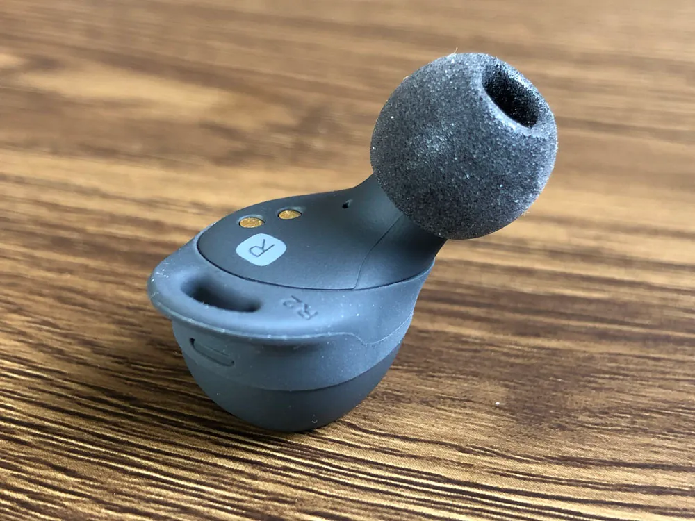 【Aukey BluetoothイヤホンEP-T10レビュー】2019年デザインアワード受賞!単独7時間再生&Qiワイヤレス充電対応のオーキー製完全ワイヤレスイヤホン|好相性なイヤーピース:重低音にクリアネスとパワーを与えるならコンプライ「Ts-160」がおすすめです。