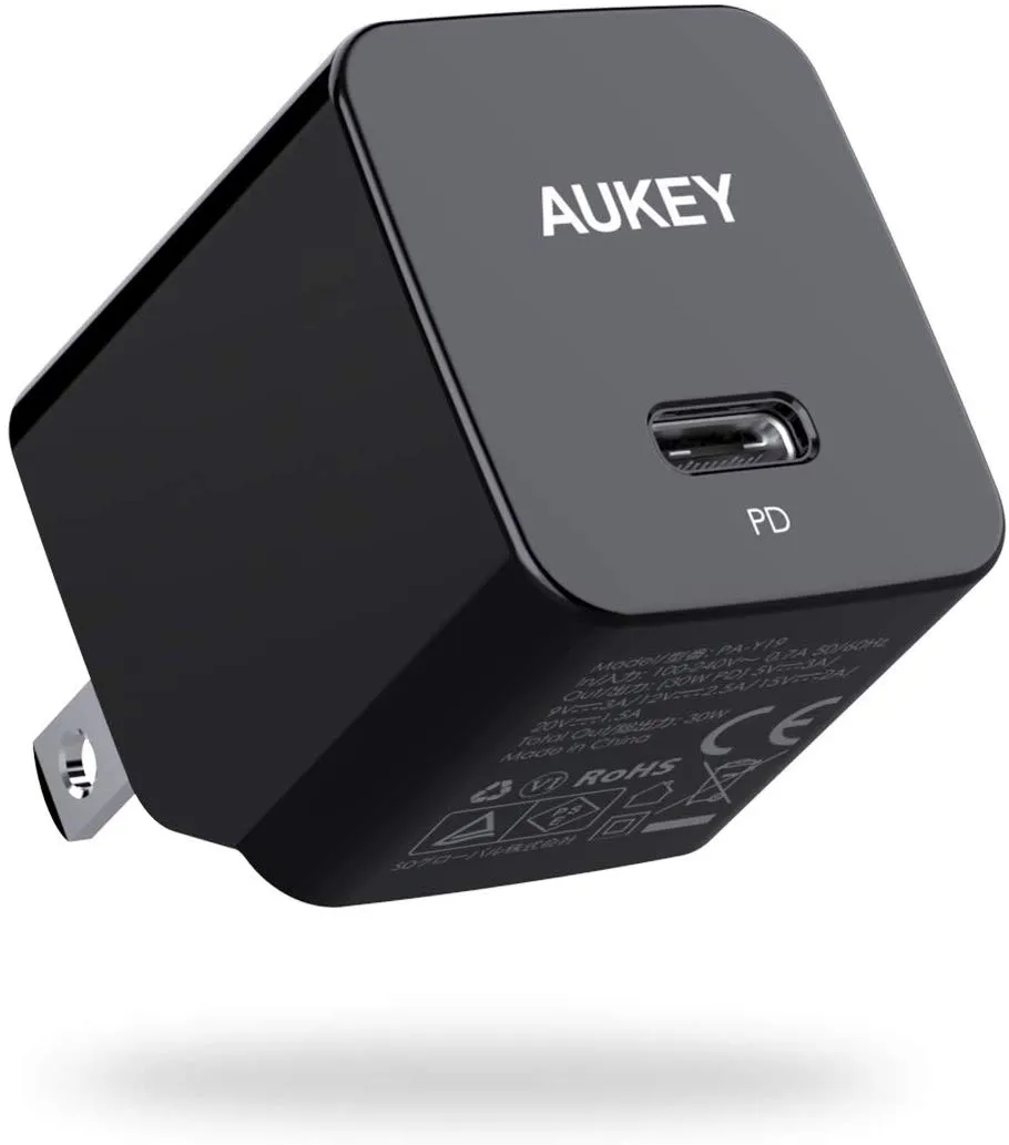 【Aukey PA-Y19レビュー】Ankerを上回るサイズと使い勝手!PD対応USB-Cポート搭載でスマホ・ノートPCを急速充電できる世界一コンパクトな急速充電器|製品の公式画像