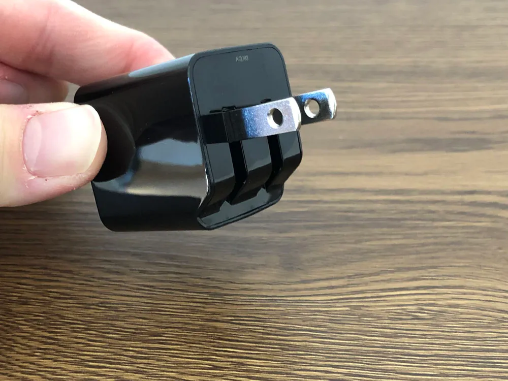 【Aukey PA-Y19レビュー】Ankerを上回るサイズと使い勝手!PD対応USB-Cポート搭載でスマホ・ノートPCを急速充電できる世界一コンパクトな急速充電器|外観:ちなみにプラグを出すと、このような感じになります。